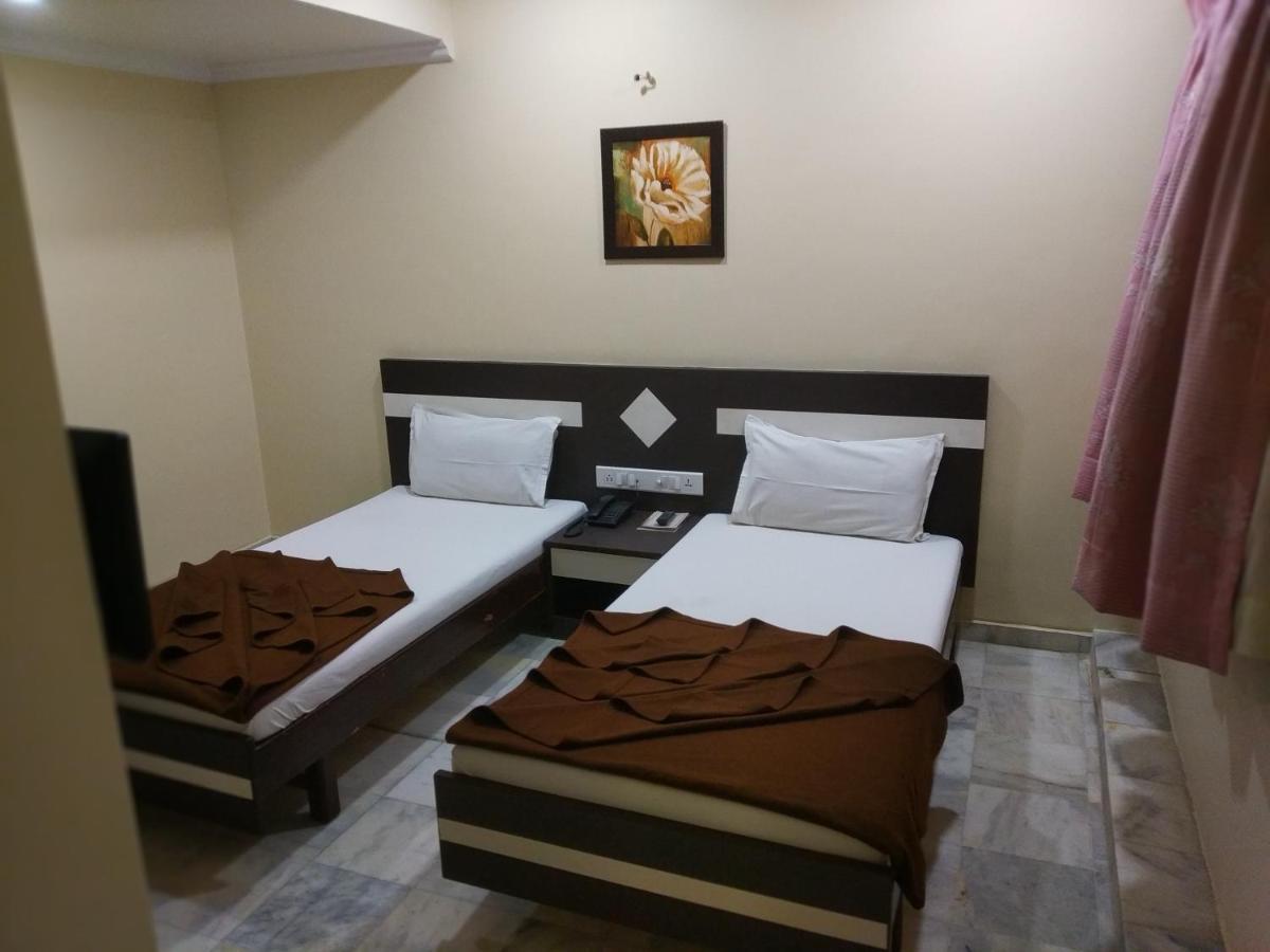 Hotel Alpha Vadodara Exterior photo