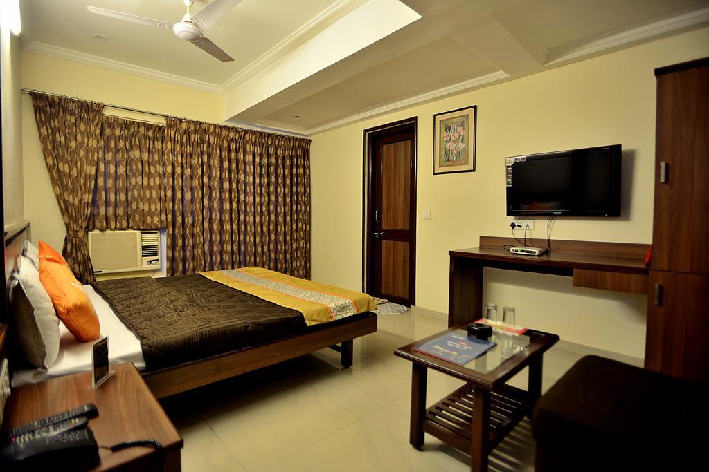 Hotel Alpha Vadodara Exterior photo