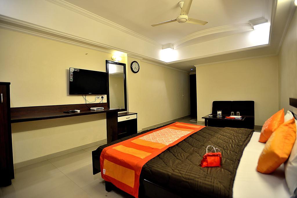 Hotel Alpha Vadodara Exterior photo