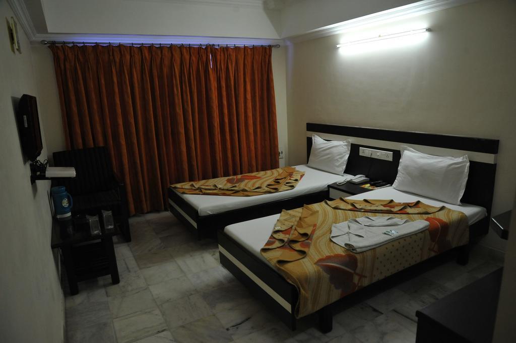 Hotel Alpha Vadodara Exterior photo