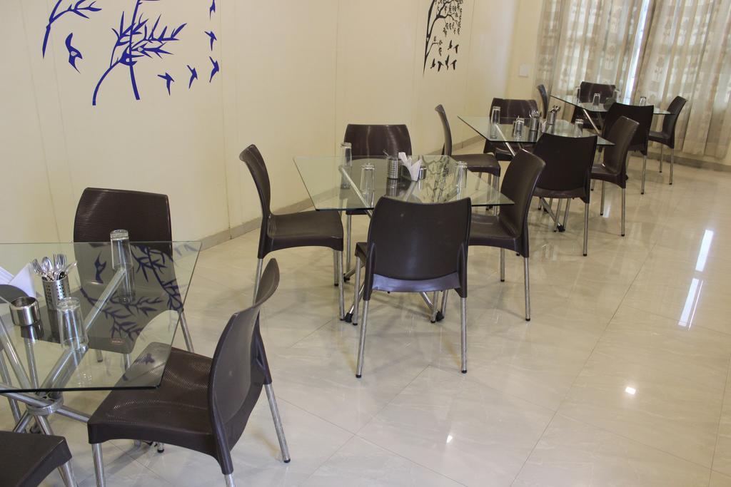 Hotel Alpha Vadodara Exterior photo