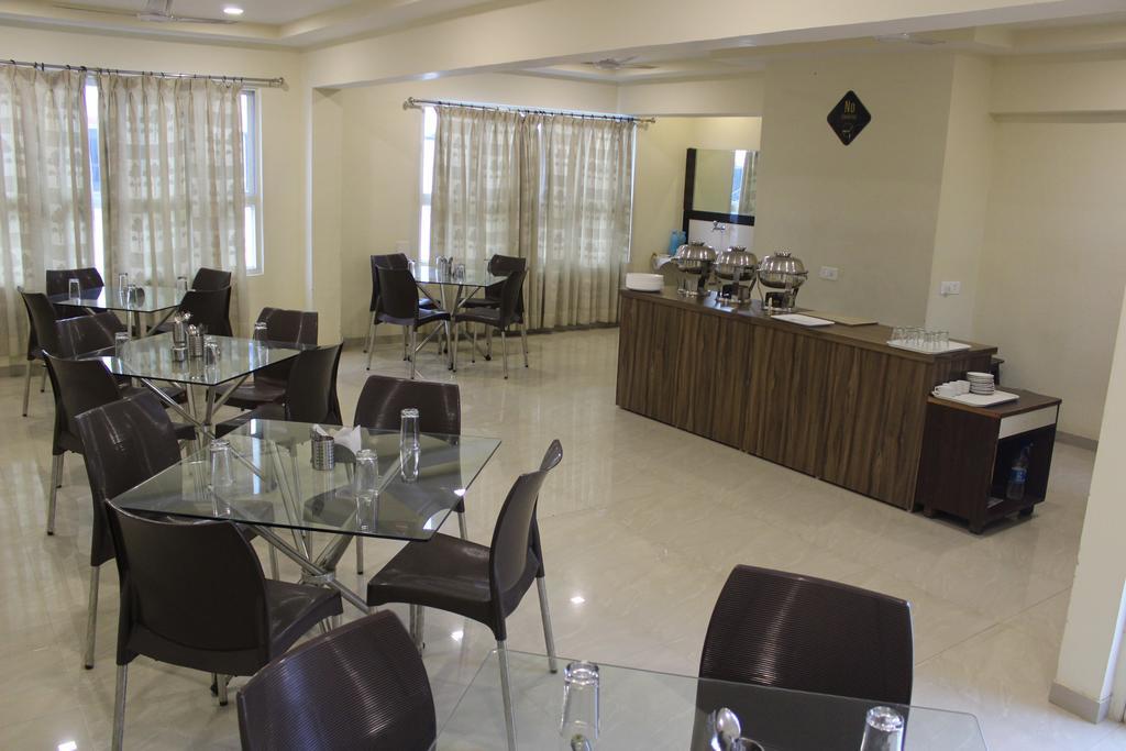Hotel Alpha Vadodara Exterior photo