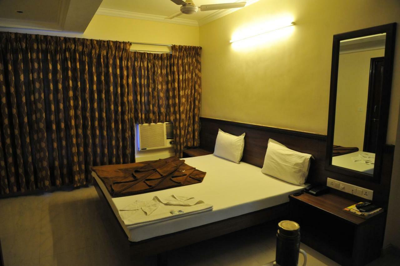 Hotel Alpha Vadodara Exterior photo